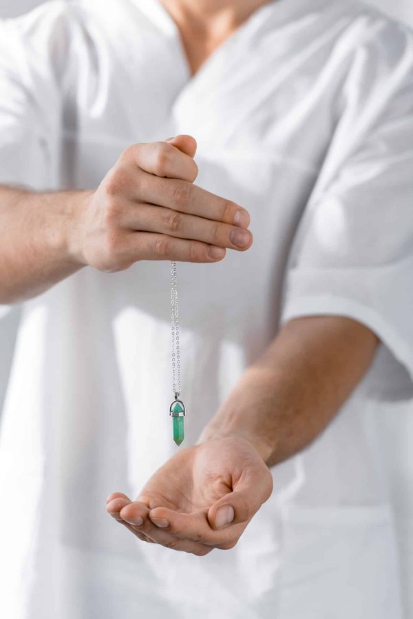 Devenir lithothérapeute : évaluation et avis sur les cours en ligne