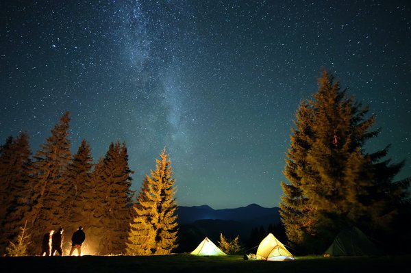 Camping classique ou camping étoilé: lequel choisir pour un séjour dans les Landes?