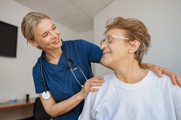 Existe-t-il des programmes de prévention des maladies vasculaires pour les patients?