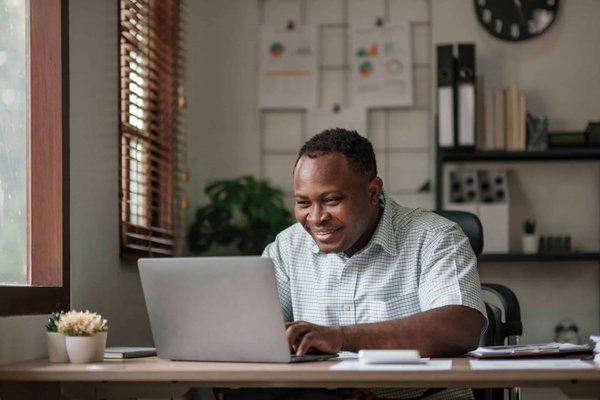 Quelles sont les étapes pour segmenter efficacement une liste d'envoi d'emails?