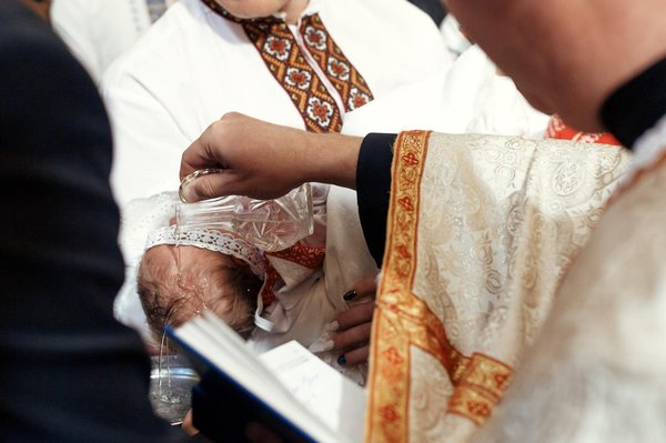 Cérémonie de baptême : comment choisir la médaille idéale pour votre filleul (e)